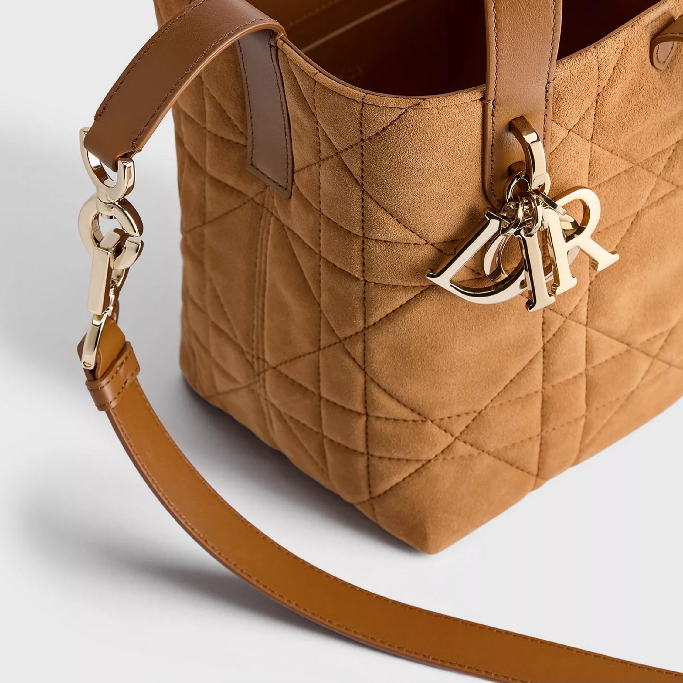 Golden Saddle Macrocannage Suede Goatskin