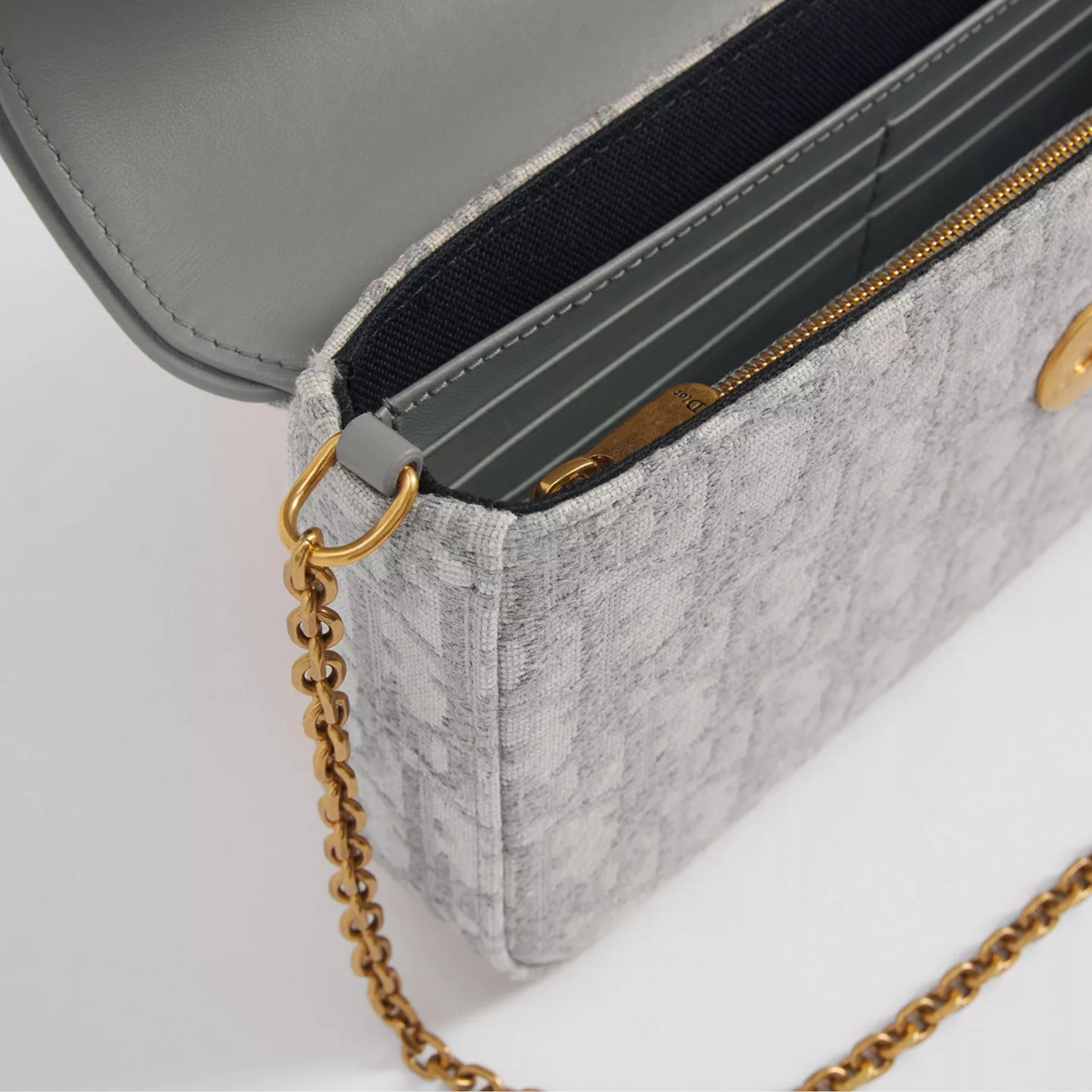 Medium Saddle Pouch with Chain