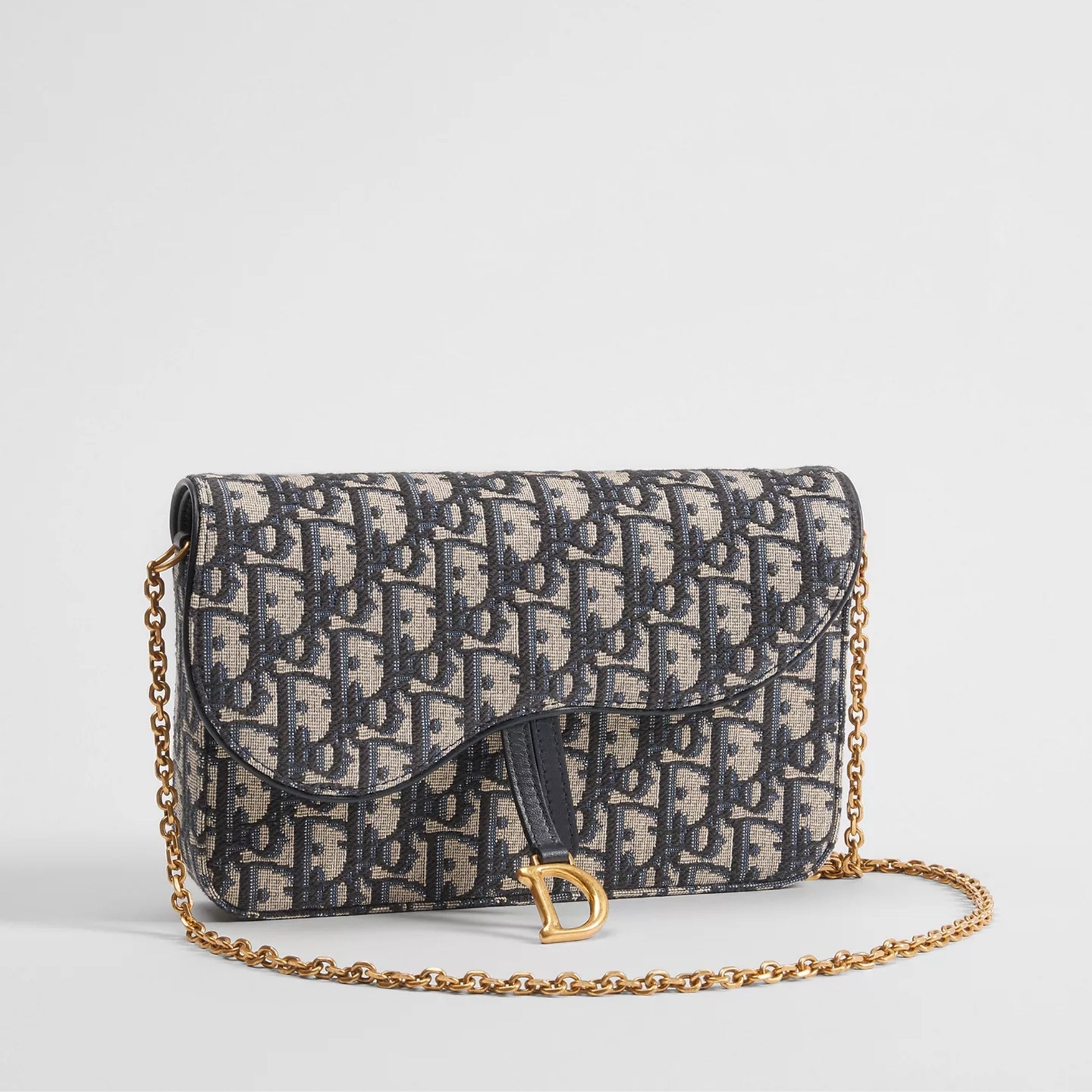 Medium Saddle Pouch with Chain