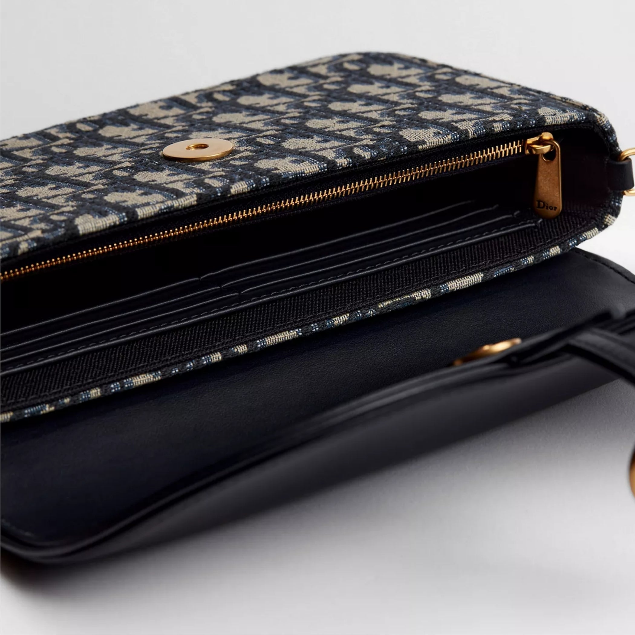 Medium Saddle Pouch with Chain